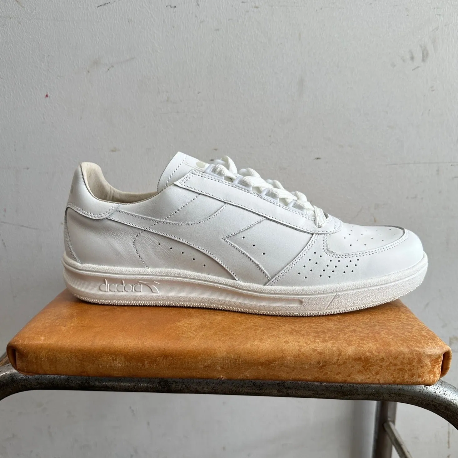 B. ELITE H ITALIA SPORT | WHITE | DIADORA