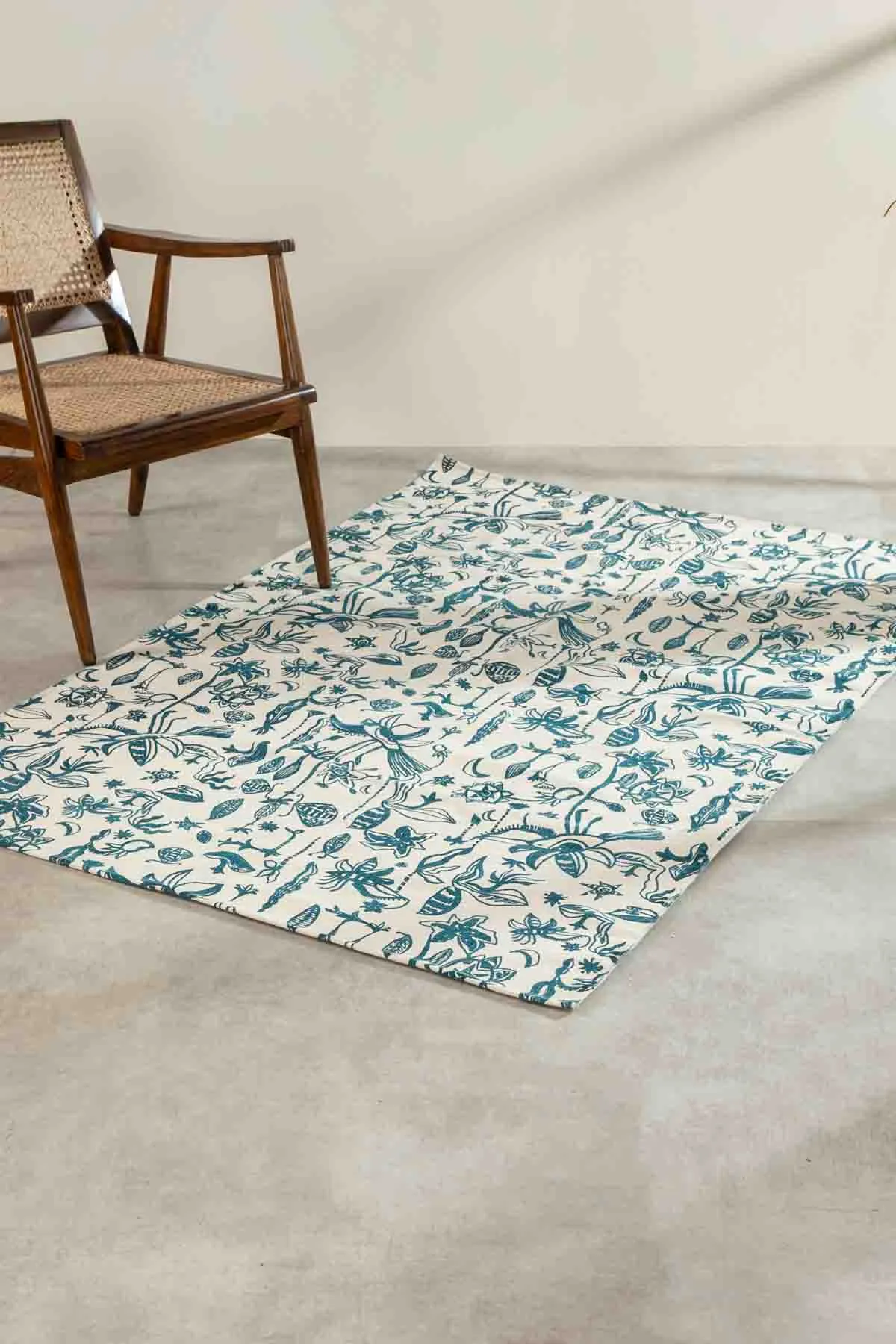 Eye In The Sky Printed Rug (Moonlit Blue)